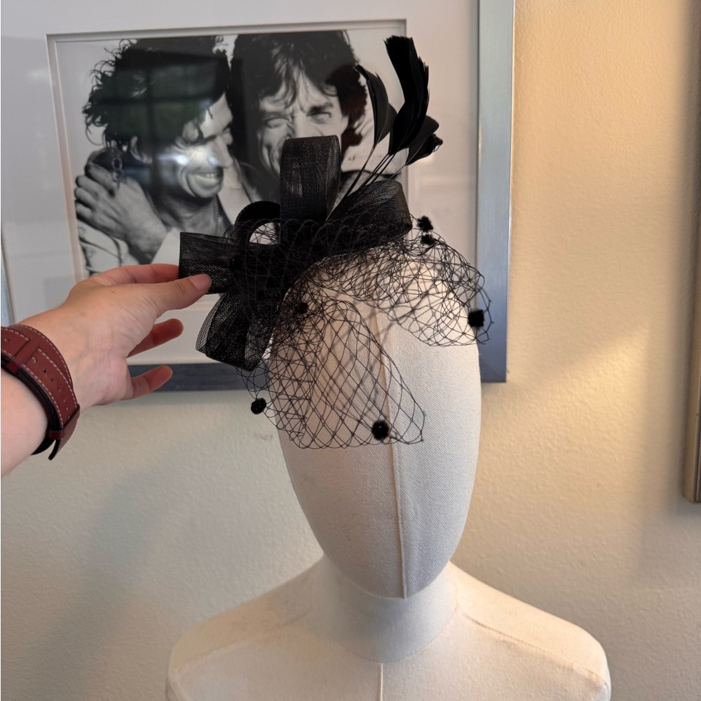 Elegant Black Fascinator with Feathers